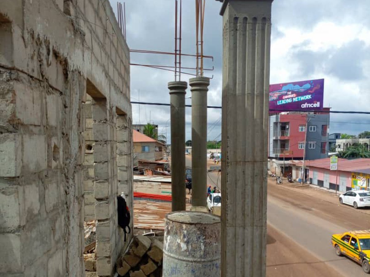 Pillar construction detail
